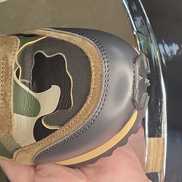 Valentino Garavani Rockrunner Sneakers - Picture 8 of 16